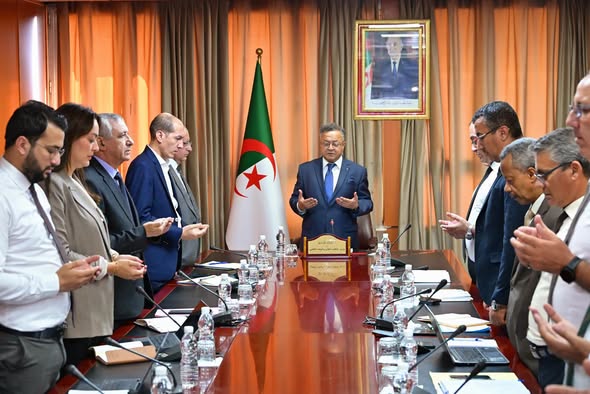 وزير التعليم العالي والبحث العلمي يترأس اجتماعًا عن بُعد لمتابعة التحضيرات للدخول الجامعي